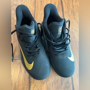 Youth Size/ Ladies size 5, Nike Precision 4